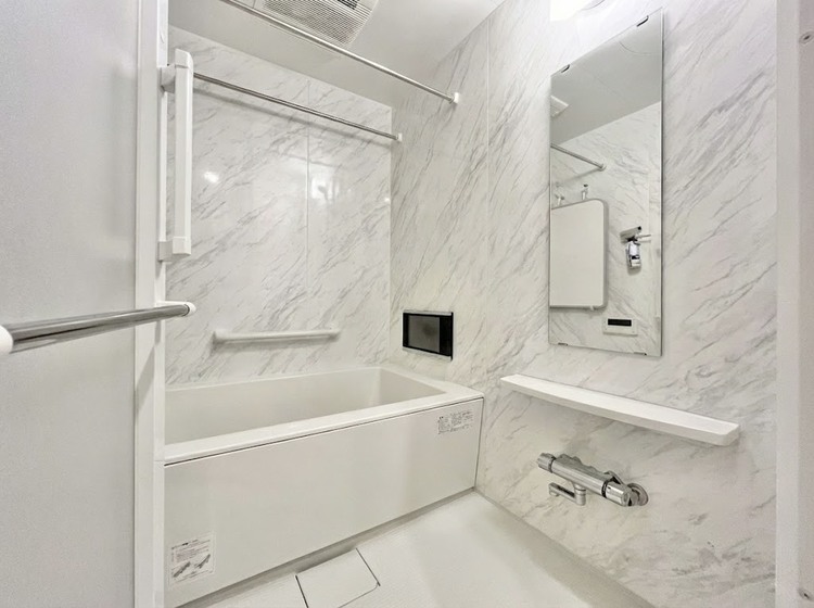 風呂 （ＣＧ加工写真）一日の疲れを癒すバスルームは、心地よいリラックスを叶える清潔感溢れる空間です。