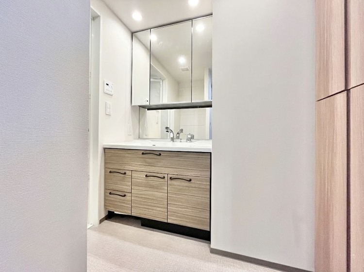 洗面 （ＣＧ加工写真）清潔感と心地よさを重視した、上質感漂うパウダールーム。