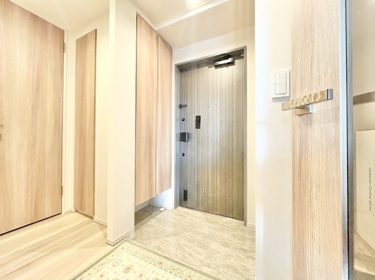 玄関 （ＣＧ加工写真）シューズボックスを完備した玄関です。