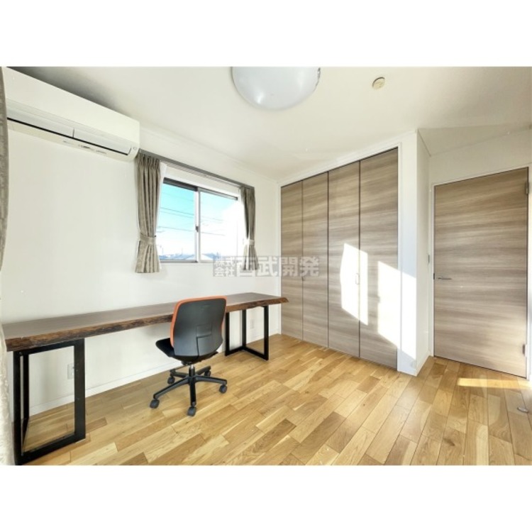 内装 洋服などをすべて収納して室内空間は広々快適