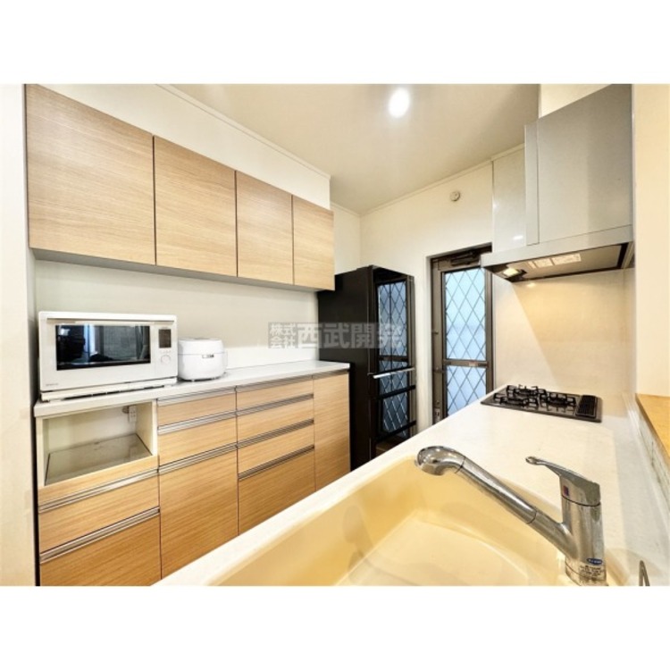 キッチン 対面キッチンを採用、お料理しながら会話に参加できます