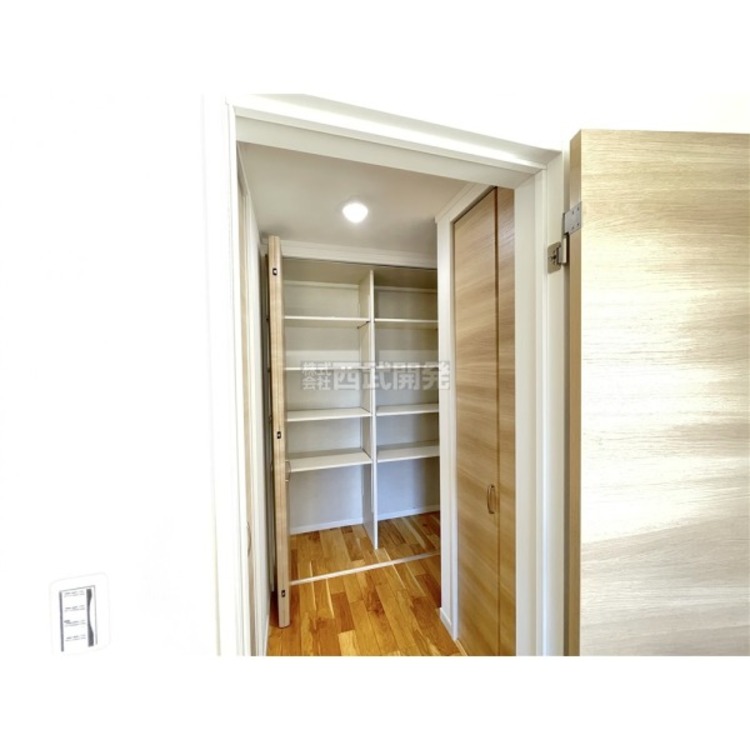 収納 ウォークインクロゼットで満足の収納力