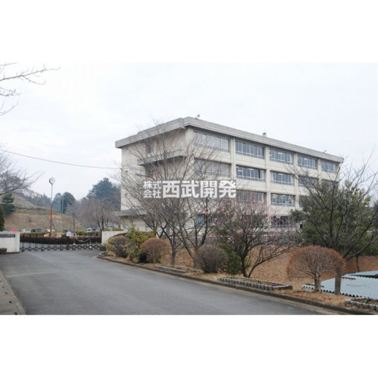 周辺 高根中学校(約730m)