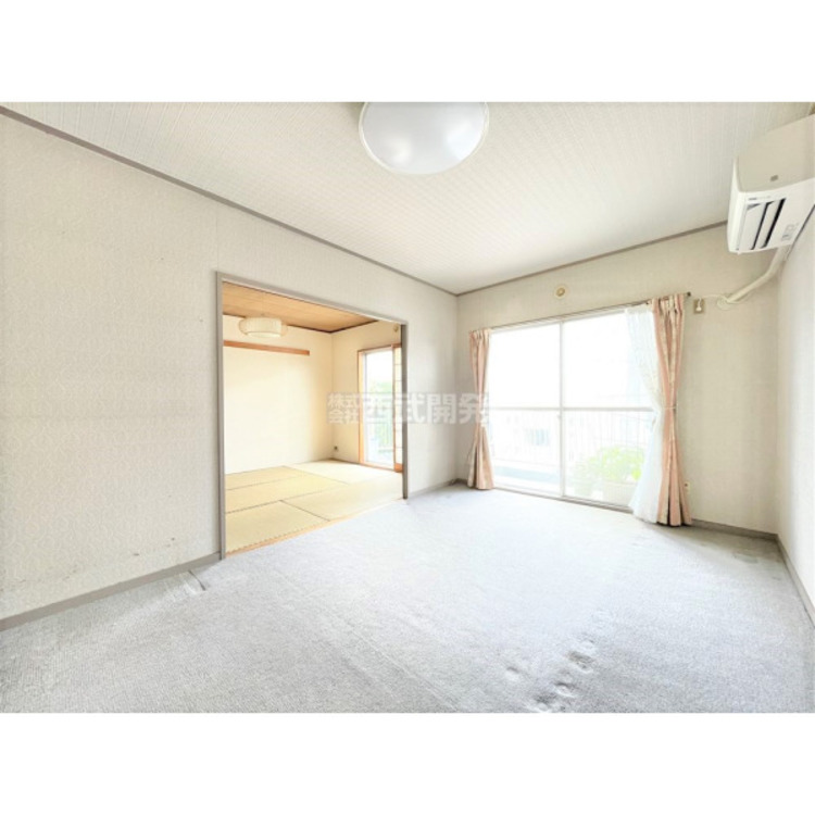 居間 家族の団欒となるリビング。お好みのコーディネートをどうぞ