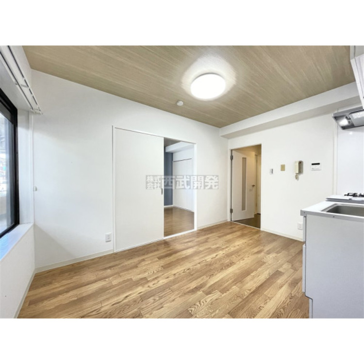 内装 落ち着いたデザインの内装