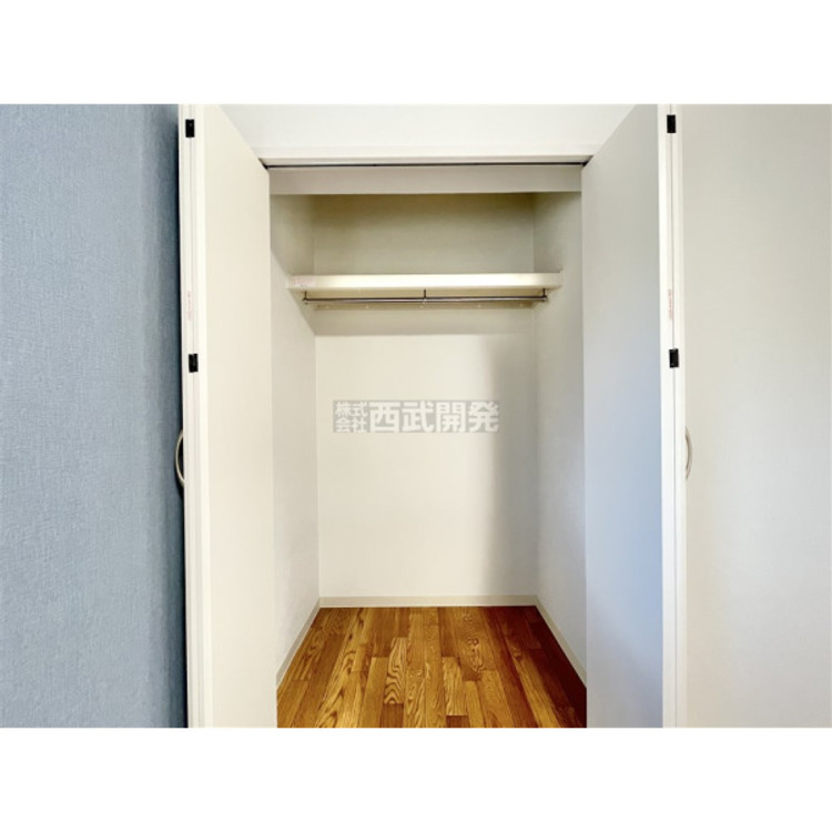 収納 洋服などをすべて収納して室内空間は広々快適