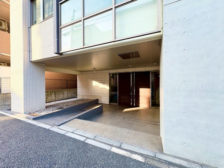 その他 上質感漂う玄関アプローチです。