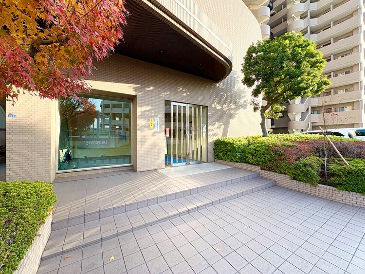 その他 上質感漂う玄関アプローチです。