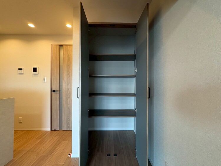 その他 家電やスーツケース、ストック品など何でも片付く嬉しい空間です。