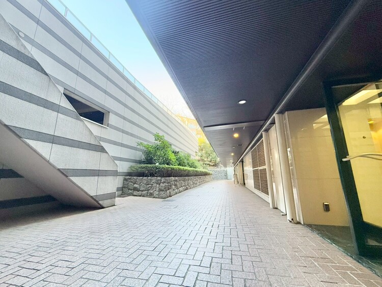 その他 上質感漂う玄関アプローチです。