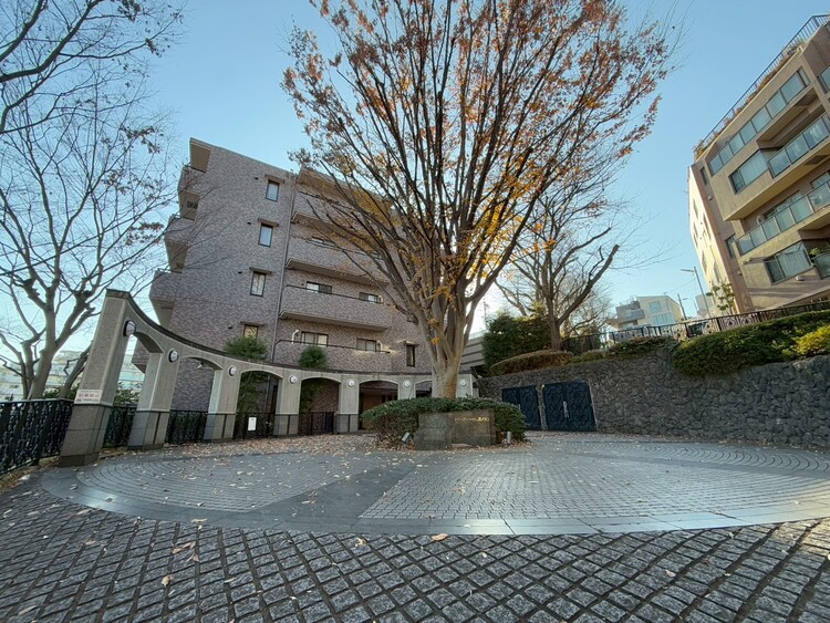 その他 マンションの敷地内には、中庭もございます。