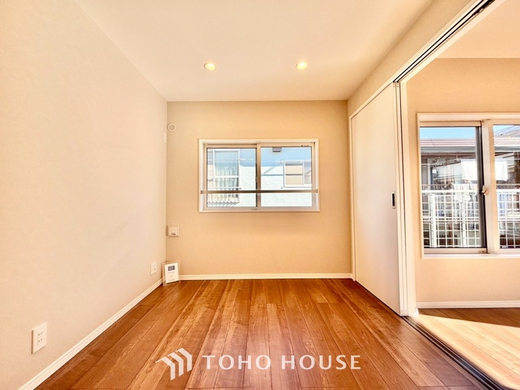 内装 【自身の道】華道、剣道、そしてここで暮らす者の正道。物事の正しい考えや愛する家族とのコミュニケーション。そんな考えの暮らし方がこの空間にも散りばめられている。