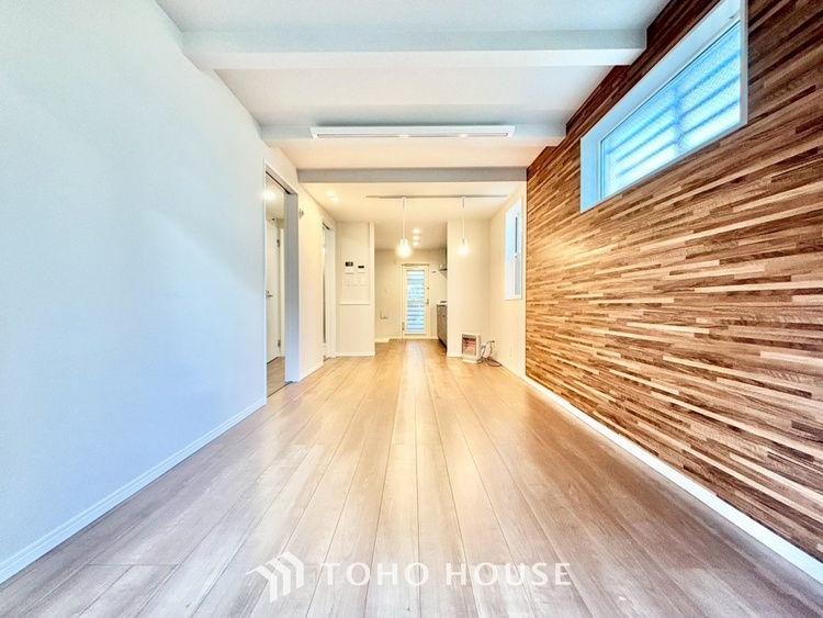 内装 【快適性＆機能性】住むほどに実感する快適性＆機能性。各空間を彩る設備は、デザイン性に優れたHigh Quality仕様が装備。広く使い勝手のよい空間と設備で、理想の暮らしを演出します