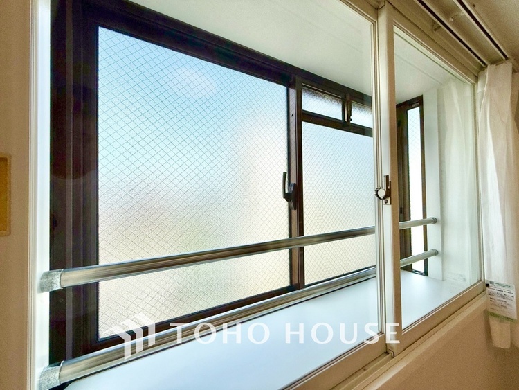 内装 ◆闇夜の輝き◆オレンジ色の光は大人になった今の僕にはわかる。1日の終わりを伝えに来たわけではなく、また明日が来る方へ導いてくれた事を。