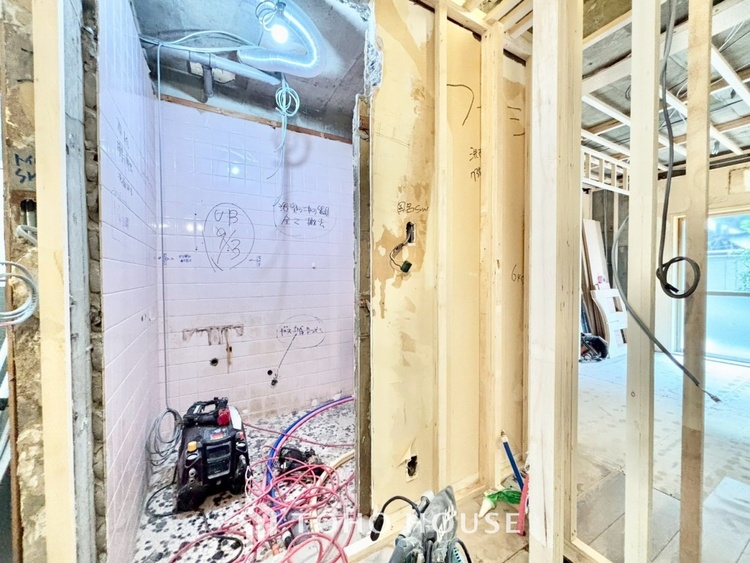 風呂 ◆浴室◆の温もりを感じ、ふわりと寄り添う太陽の妖精たちが自然と僕達を微睡ませる。うとうとしたい訳ではないがそんな時間が嫌いじゃない自分がここにいる。