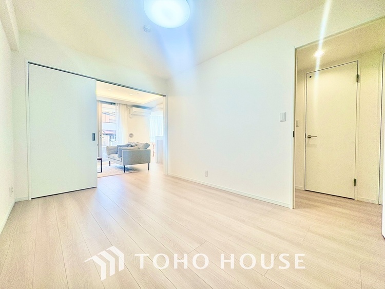 内装 ◆子供部屋◆冷涼な風、そよぐリビング。だんらんの場所はここから始まり、ここで終わる。家族の笑顔が集う素敵な場所だから、こだわり抜いた思いが詰まっているのだと思う。