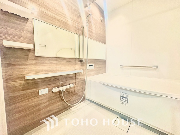 風呂 ◆浴室◆の温もりを感じ、ふわりと寄り添う太陽の妖精たちが自然と僕達を微睡ませる。うとうとしたい訳ではないがそんな時間が嫌いじゃない自分がここにいる。