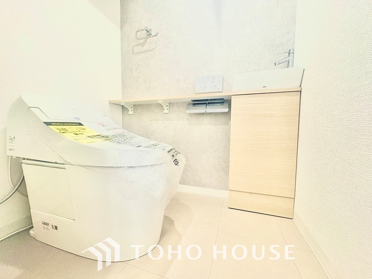 トイレ ◆トイレ◆トイレも全て新品に交換されており、清々しく新生活を始めることができます。白基調の清潔感のある空間に生まれ変わりました。