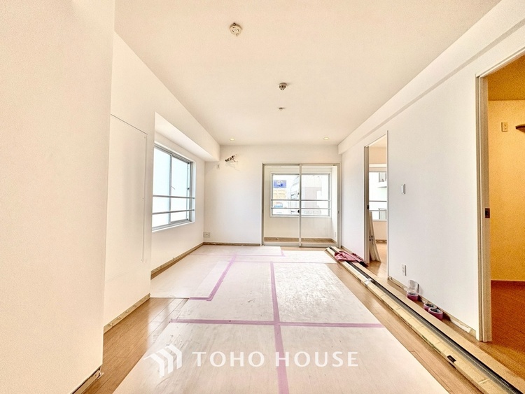 内装 【living】居心地のいい暮らしには欠かせない眩い採光。