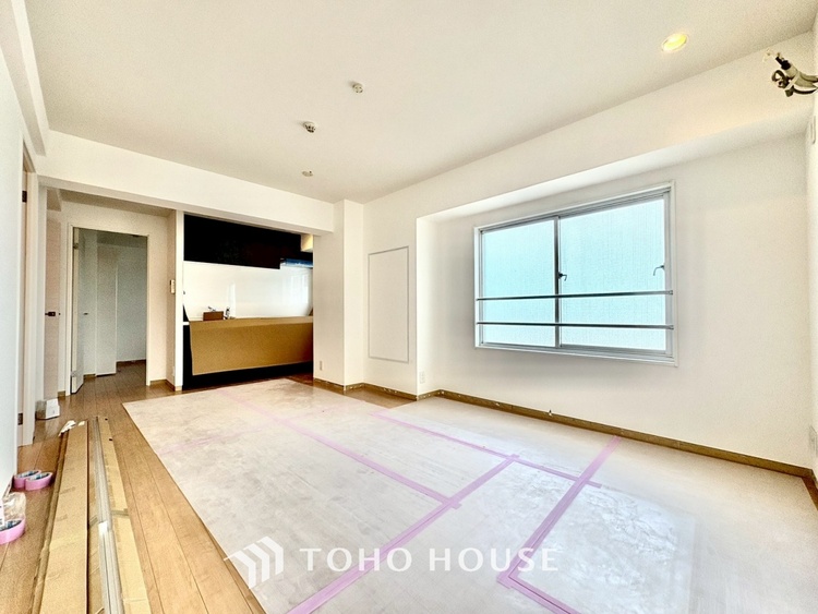 内装 ◆サンサンと◆差し込む太陽の光がこのリビングに笑いをもたらす.