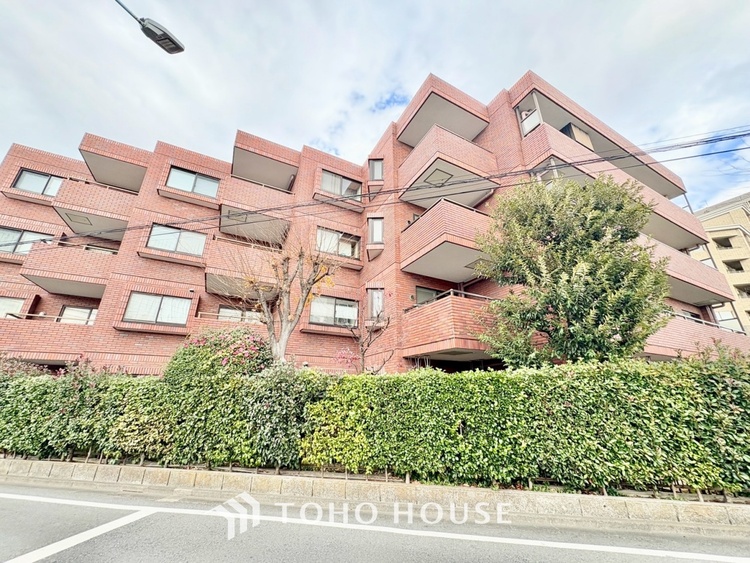 内装 ◆瀟洒な空間◆落ち着きのある彩が見事に調和させた瀟洒な空間を演出。ここに集まる家族の会話と笑顔が絶え間なく続く幸せな空間。