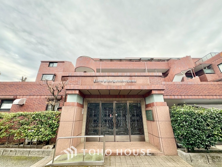 外観 漂う上質な空気感、マンションに入れば「おかえりなさい」と笑顔で迎えてくれるエントランス。最良の心配りを感じるマンションでした。