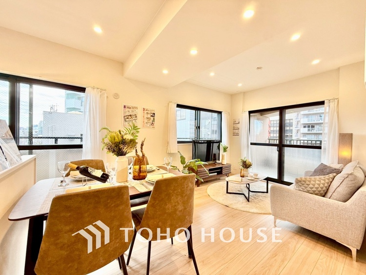 内装 ◆癒しの空間◆室内構成に拘り採光とセンスを散りばめた空間。それは『柔らかさ』に似た素敵な居場所。そこに暮らす人のことを考えつくり出したものは『癒し』という心地よい居場所なんだと思う