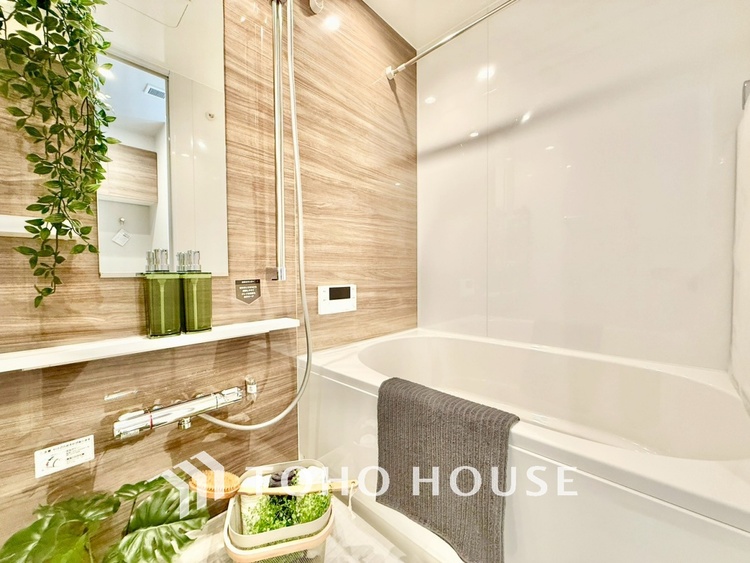 風呂 ◆浴室◆の温もりを感じ、ふわりと寄り添う太陽の妖精たちが自然と僕達を微睡ませる。うとうとしたい訳ではないがそんな時間が嫌いじゃない自分がここにいる。