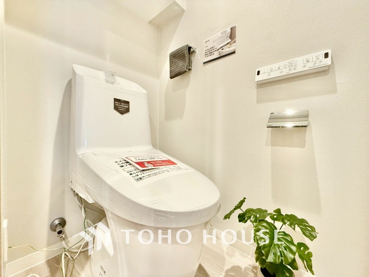 トイレ ◆トイレ◆トイレも全て新品に交換されており、清々しく新生活を始めることができます。白基調の清潔感のある空間に生まれ変わりました。