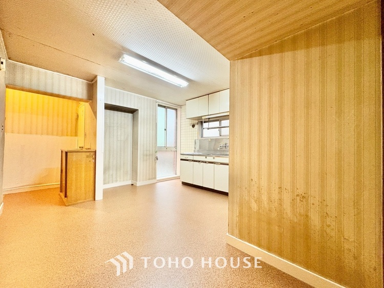 内装 ◆サンサンと◆差し込む太陽の光がこのリビングに笑いをもたらす.