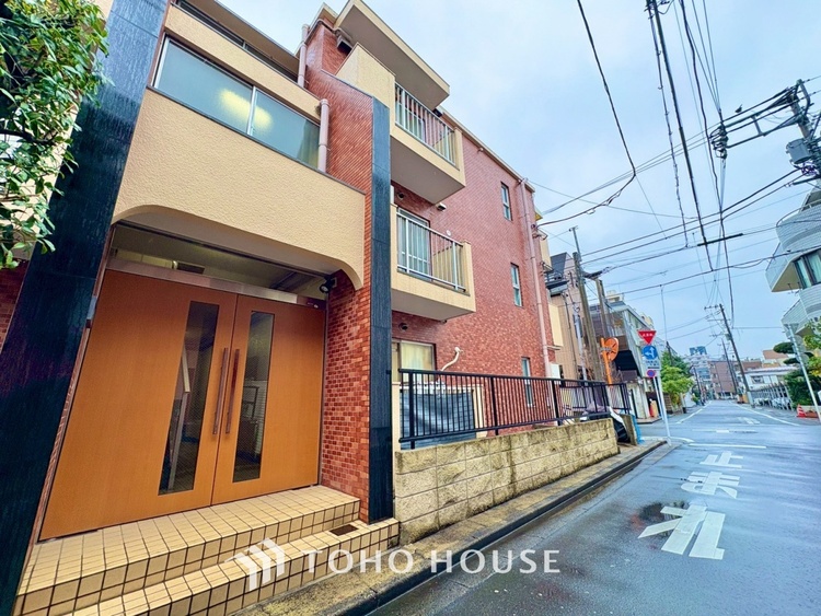 外観 漂う上質な空気感、マンションに入れば「おかえりなさい」と笑顔で迎えてくれるエントランス。最良の心配りを感じるマンションでした。