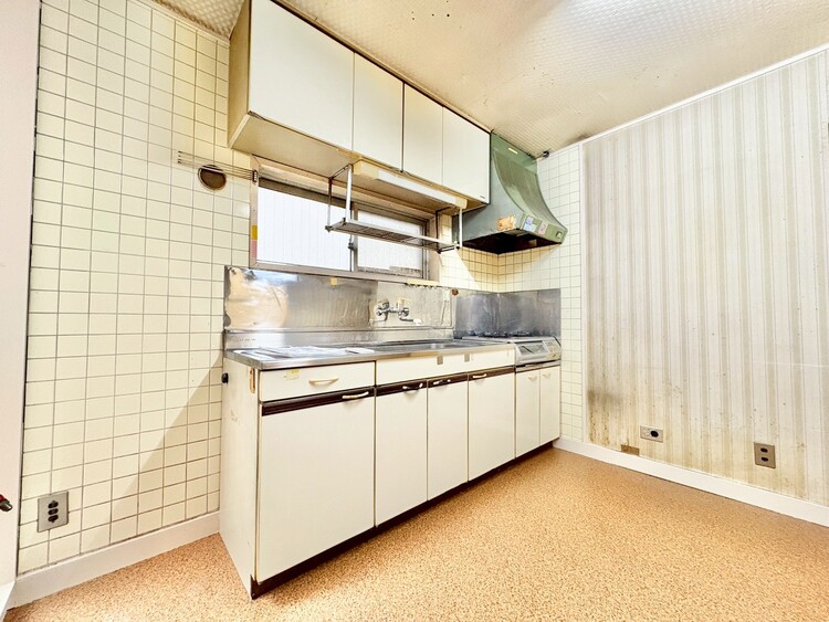 キッチン 毎日料理をする、料理が好き、家族が多くて量を作る必要がある、等の方々にとっては必須のコンロ。同時進行で効率アップはもちろん鍋を移動する回数が減り、無駄な動きを軽減することが出来ます。