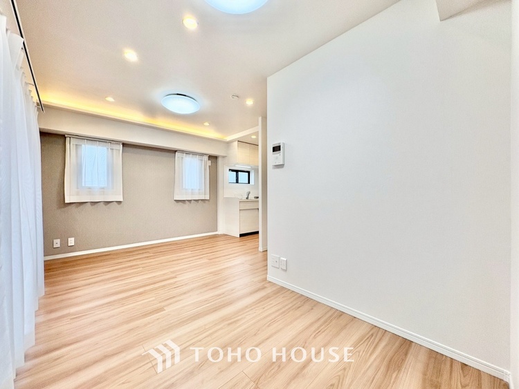 内装 ◆サンサンと◆差し込む太陽の光がこのリビングに笑いをもたらす.