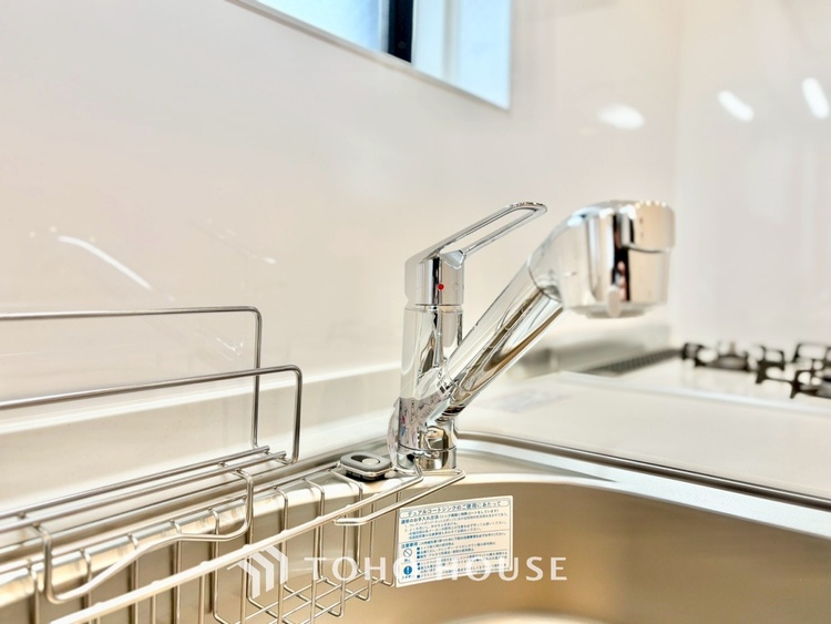 キッチン 毎日料理をする、料理が好き、家族が多くて量を作る必要がある、等の方々にとっては必須のコンロ。同時進行で効率アップはもちろん鍋を移動する回数が減り、無駄な動きを軽減することが出来ます。