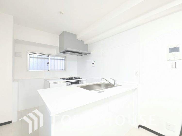 キッチン あなたの創造性を刺激する舞台。最新の機能と美しいデザインが融合し、料理の時間を至福の瞬間に変えます。