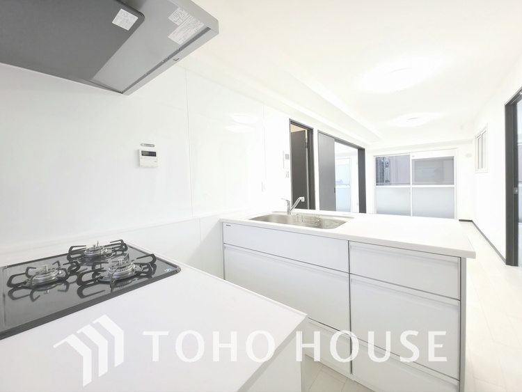 キッチン あなたの創造性を刺激する舞台。最新の機能と美しいデザインが融合し、料理の時間を至福の瞬間に変えます。