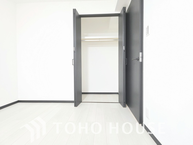 収納 空間の魔法。デッドスペースを徹底的に活用した大容量収納が、暮らしを豊かに整理し、広々とした居住空間を叶えます。