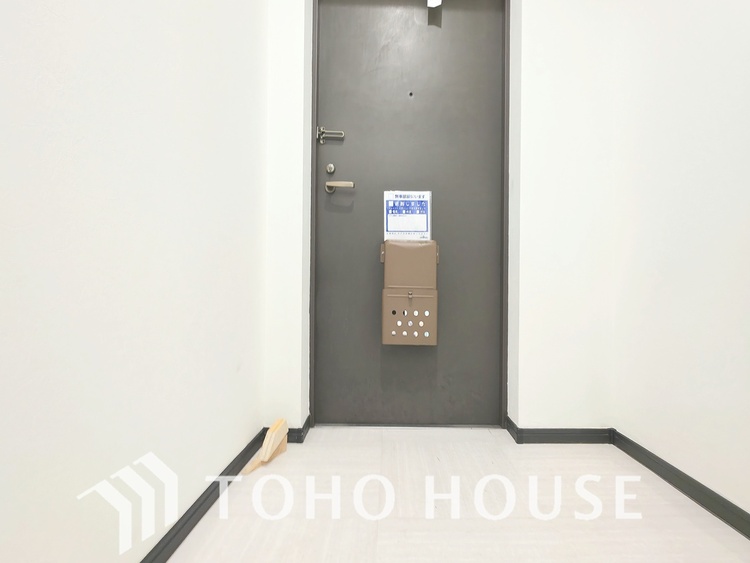 玄関 住まいの顔となるエントランス。洗練されたデザインと充足した収納が、あなたとゲストを心地よく迎える上質な空間です。