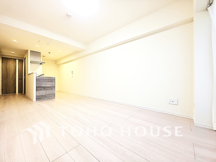 内装 陽光が降り注ぐ、開放的な大空間です。家族の絆を育み、ゲストをもてなす舞台となる、心豊かな団らんの時間が流れます。