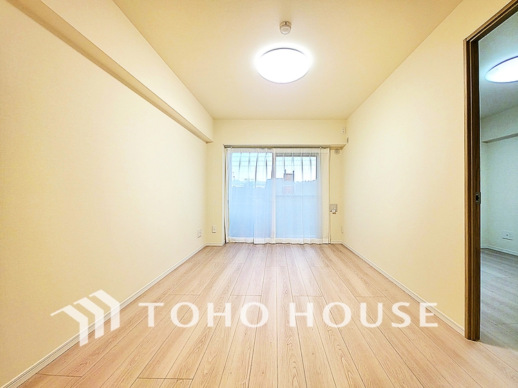 内装 陽光が降り注ぐ、開放的な大空間です。家族の絆を育み、ゲストをもてなす舞台となる、心豊かな団らんの時間が流れます。