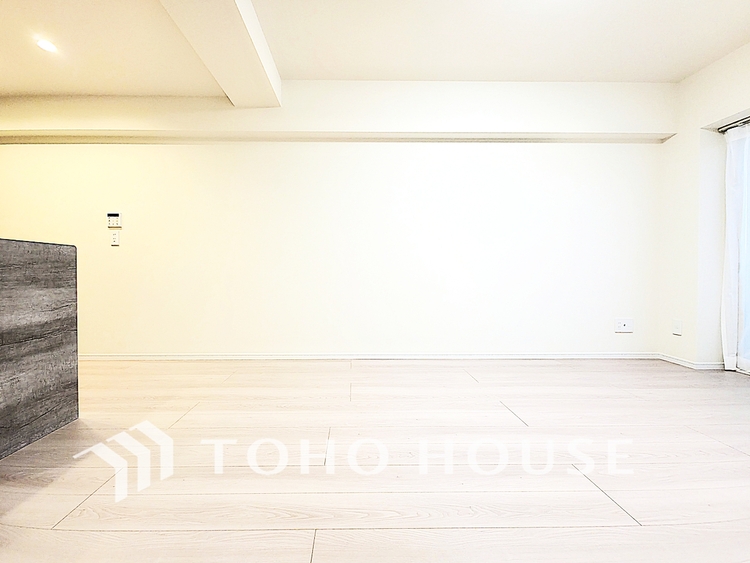 内装 陽光が降り注ぐ、開放的な大空間です。家族の絆を育み、ゲストをもてなす舞台となる、心豊かな団らんの時間が流れます。