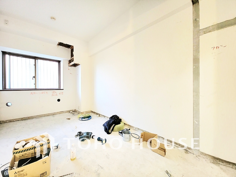 内装 陽光が降り注ぐ、開放的な大空間です。家族の絆を育み、ゲストをもてなす舞台となる、心豊かな団らんの時間が流れます。