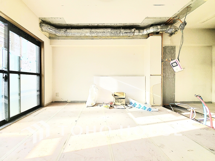 内装 陽光が降り注ぐ、開放的な大空間です。家族の絆を育み、ゲストをもてなす舞台となる、心豊かな団らんの時間が流れます。