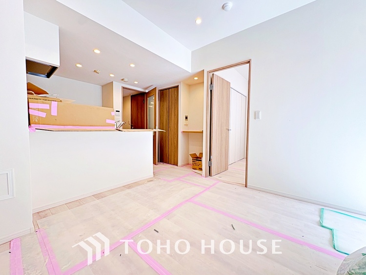 内装 住まいの格式を語るメインゲート。洗練されたデザインと上質なマテリアルが、ゲストを優雅に迎え、あなたの日々に誇りを添えます。