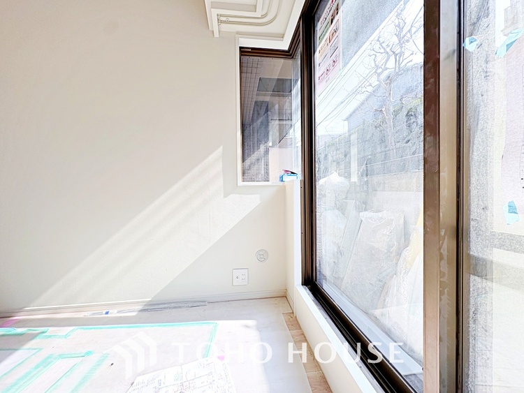 内装 住まいの格式を語るメインゲート。洗練されたデザインと上質なマテリアルが、ゲストを優雅に迎え、あなたの日々に誇りを添えます。