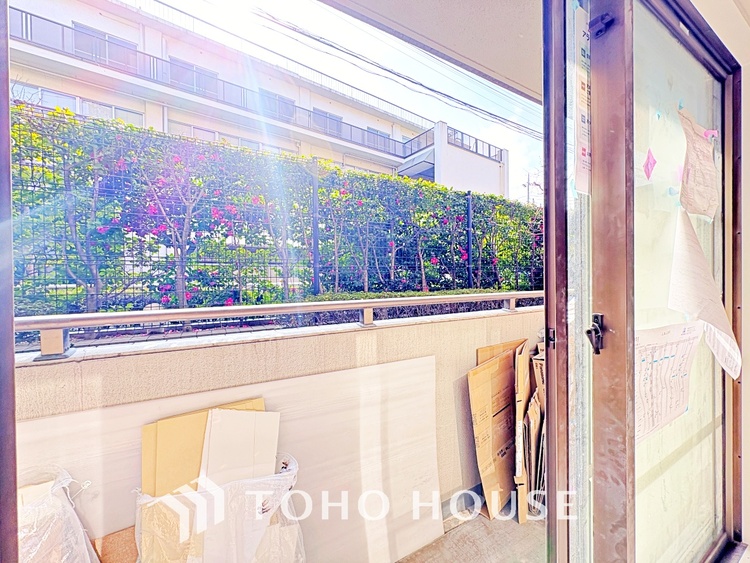 内装 住まいの格式を語るメインゲート。洗練されたデザインと上質なマテリアルが、ゲストを優雅に迎え、あなたの日々に誇りを添えます。