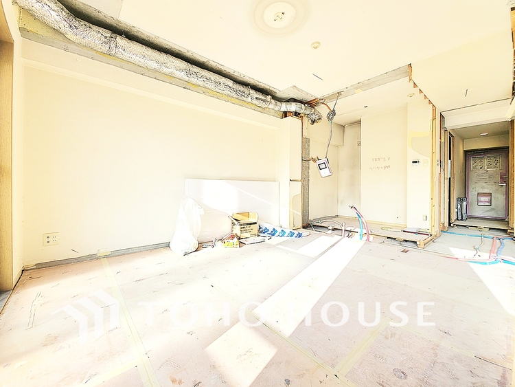 内装 住まいの格式を語るメインゲート。洗練されたデザインと上質なマテリアルが、ゲストを優雅に迎え、あなたの日々に誇りを添えます。