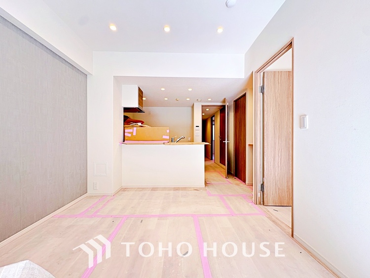 内装 住まいの格式を語るメインゲート。洗練されたデザインと上質なマテリアルが、ゲストを優雅に迎え、あなたの日々に誇りを添えます。