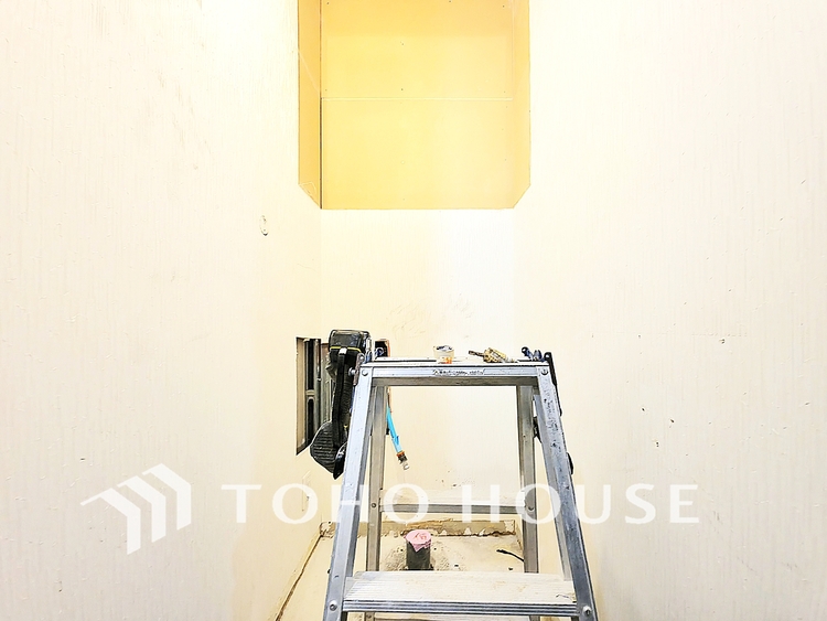 トイレ 清潔でプライベートな時間を守る空間。最新の機能と静謐なデザインが、訪れる人に心地よい安心感を与えます。