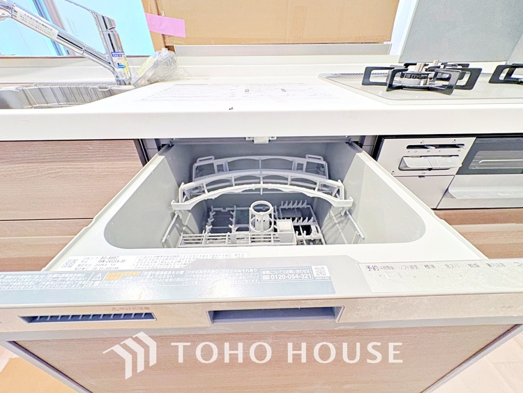 キッチン 住まいの格式を語るメインゲート。洗練されたデザインと上質なマテリアルが、ゲストを優雅に迎え、あなたの日々に誇りを添えます。